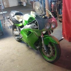 1991 Kawaski ZX7 Ninja parting out