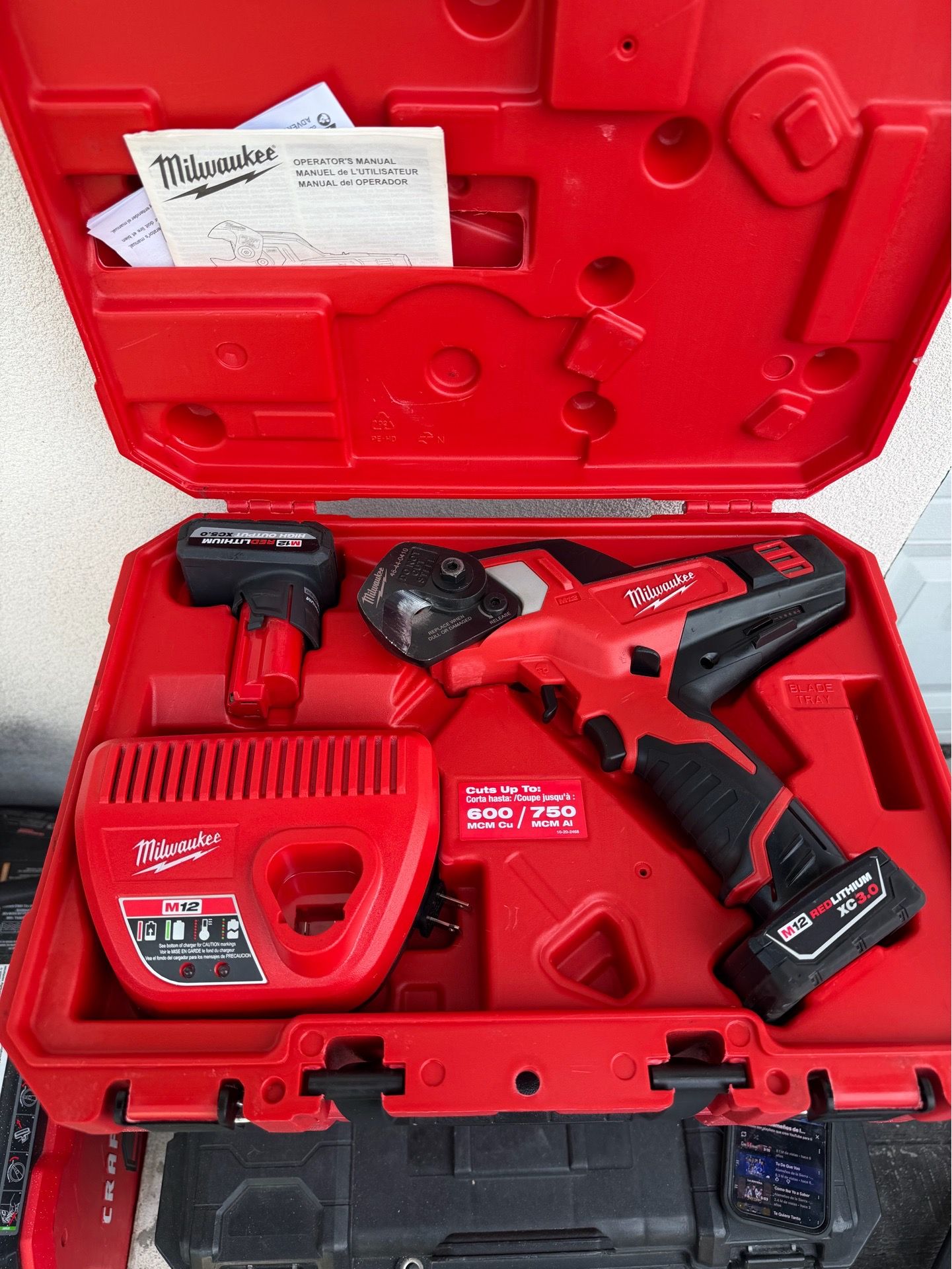 📌Milwaukee M12 12V Lithium-Ion Cordless 600 MCM Cable Cutter Kit with One 3.0Ah Battery, Charger and Hard Case) 👉PRECIO FIRME NO MENOS👉$420