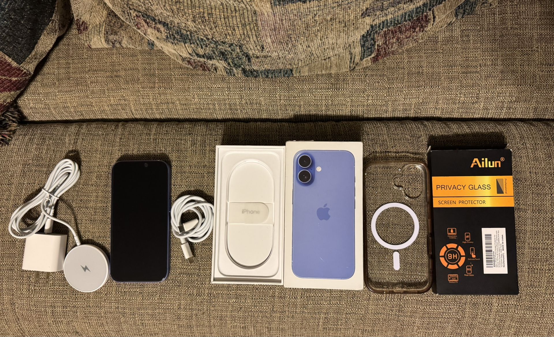 BRAND LIKE NEW APPLE UNLOCKED IPHONE 16 128GB WARRANTY INCLUDED ULTRAMARINE BLUE