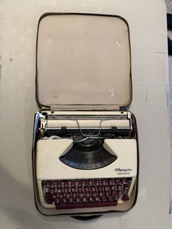 Vintage Olympia Splendid 33 Typewriter