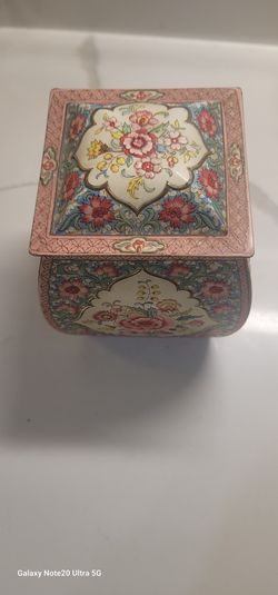 Vintage Holland Tea Tin