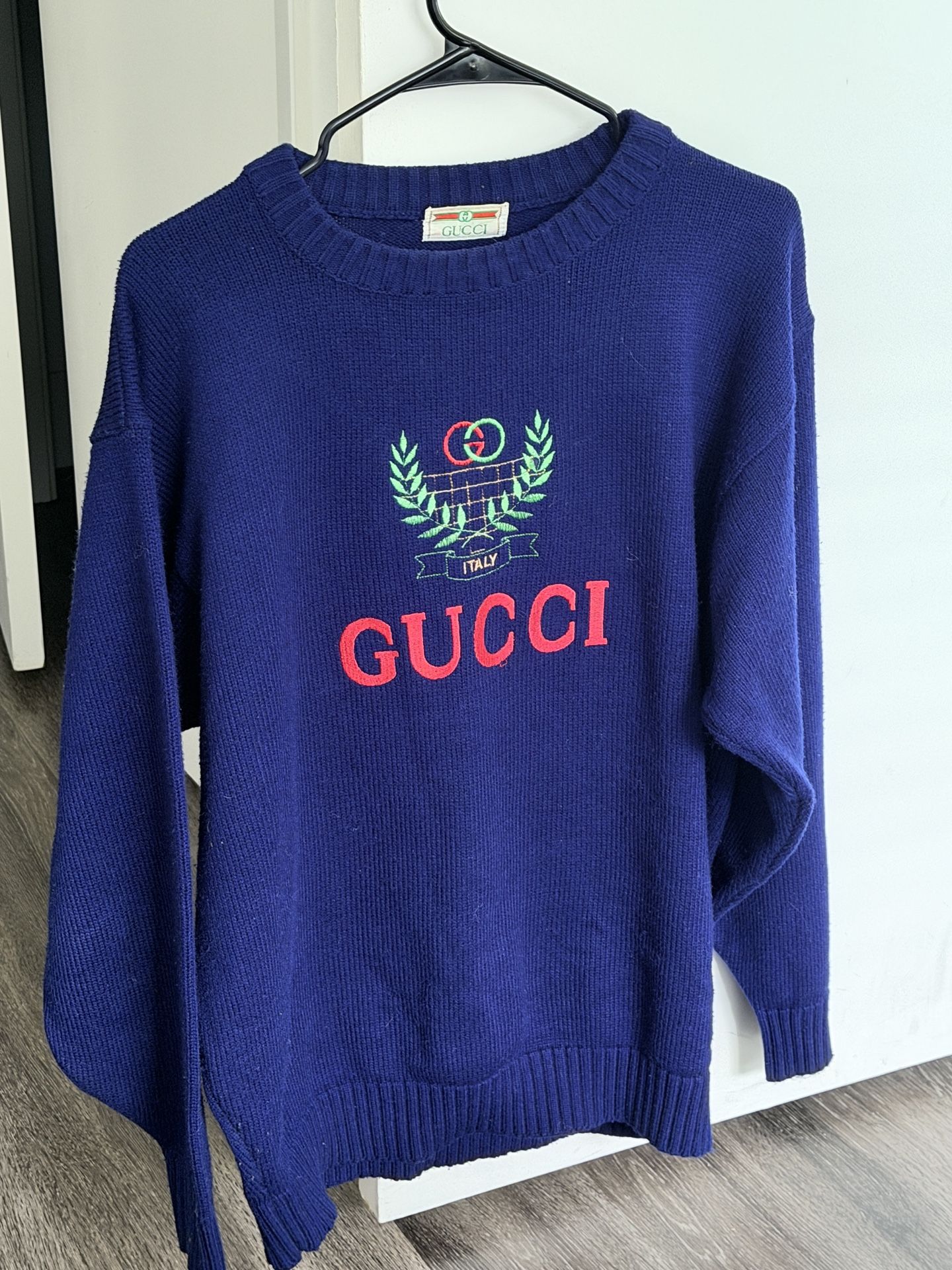 Vintage men’s Gucci Sweater Navy Blue With Red And Green Logo Size M