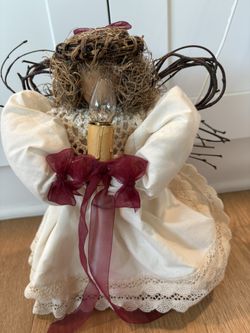 Angel holding candle 