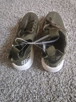 BRAND NEW KID SHOES SIZE 3