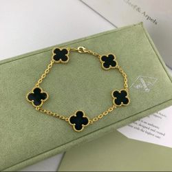 Authentic Cleef & Arpels Vintage Alhambra Onyx Bracelet in Yellow Gold