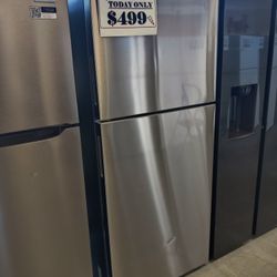 New Samsung
18 cu. ft. Standard Depth Top Freezer Refrigerator in Stainless Steel with Garage Ready 