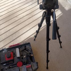 Laser level (missing mount for the stand) that screws onto the bottom of laser