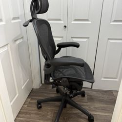 Herman Miller Aeron Office Chair ( SIZE B ) FULLY LOADED With Headrest !!
