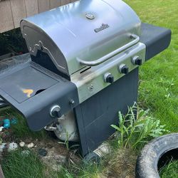 Old Charbroil Grill + Propane Tank 