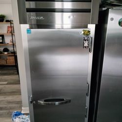COMMERCIAL REFRIGERATOR VERY GOOD CONDITION