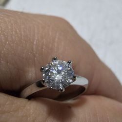VVS1 Moissanite Ring 1.00 Ct, GRA Certified, Comes With All Papers , Fell Free To Ask Any Questions 
