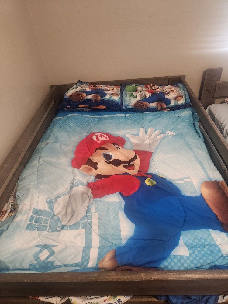 Super Mario Comforter Set