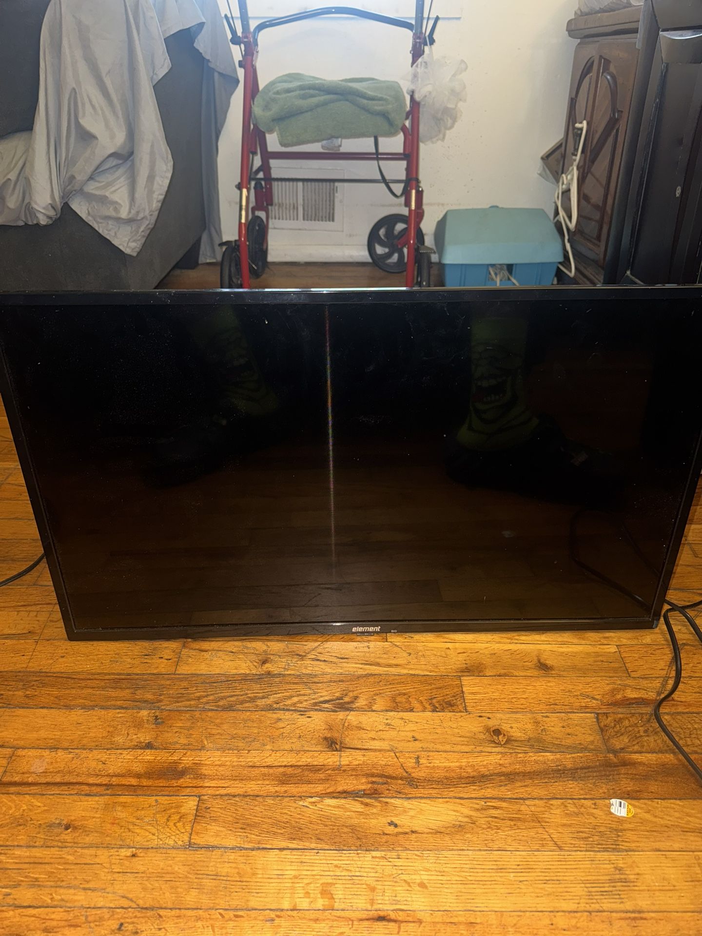 Element 32 In Flat Screen Tv With Remote !!