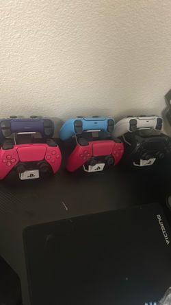 6 controllers with controller charger stands