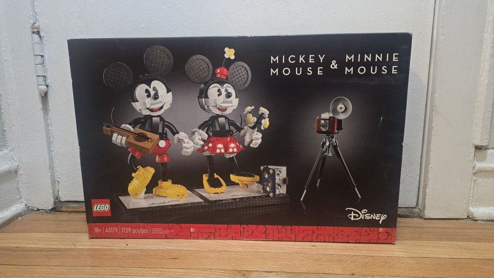 Mickey Mouse & Minnie Mouse LEGO set