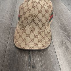 Gucci Hat 100 % Authentic Been Seating In My Closet Great Condition 