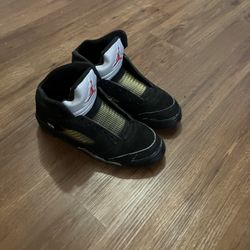 Black Metallic 5s
