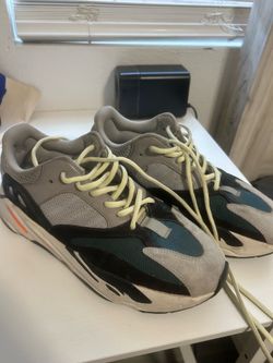 Adidas Yeezy boost 700