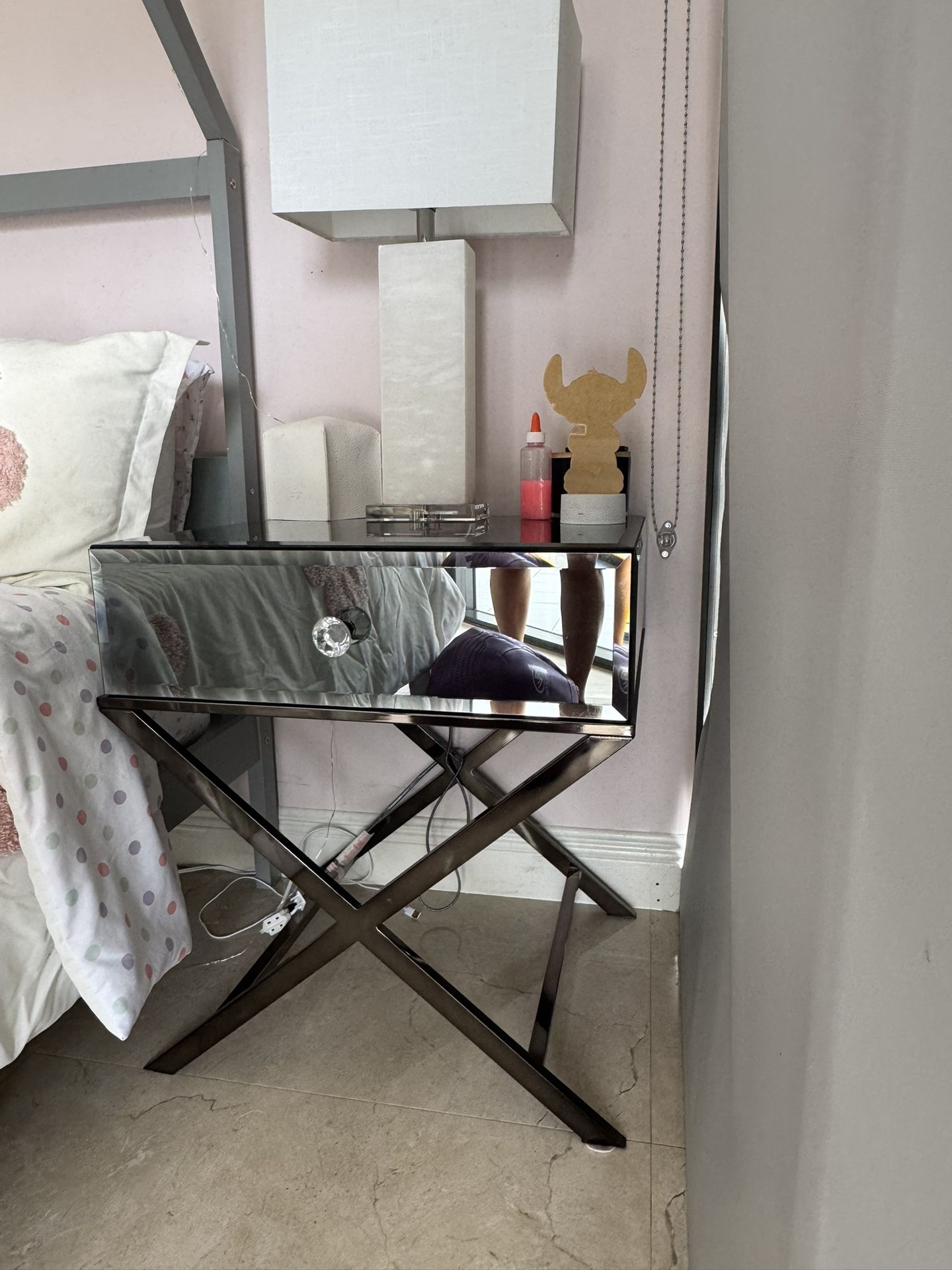 LIKE NEW Nightstand Nyasha Mirrored Glass Top End Table with Storage By Willa Arlo Interiors