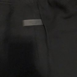 Black essential shorts