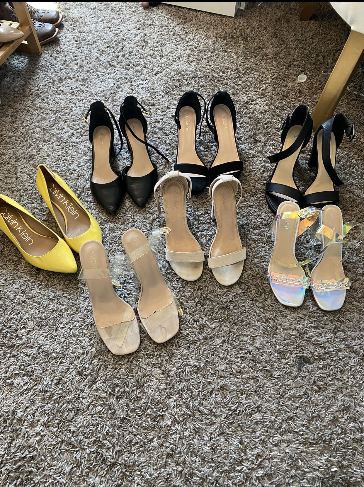 ZAPATILLAS! $3 CADA UNO/ WOMAN HEELS! $3 EACH