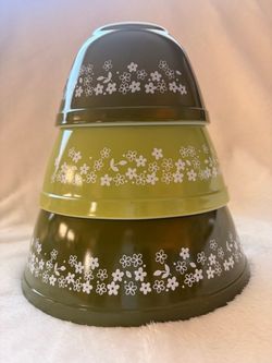 Pyrex Spring Blossom Nesting Mixing Bowl Set, Green Crazy Daisy #401, 402, 403