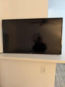 38.5” Smart TV (element)