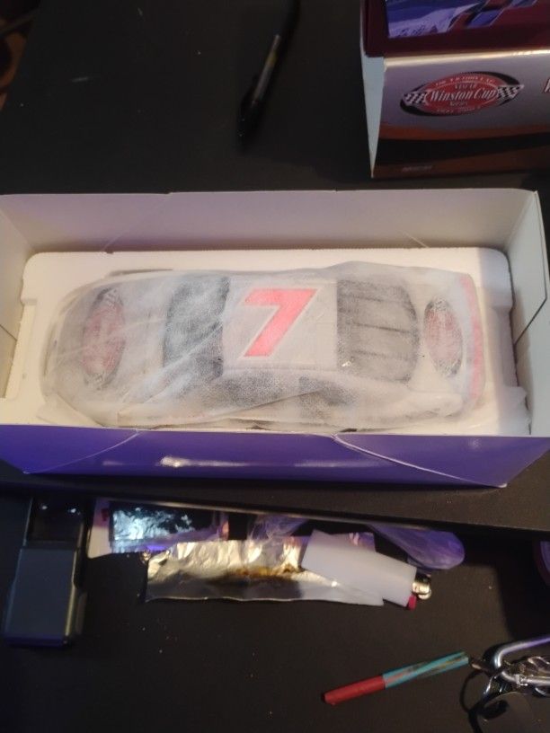 2003 Alan Kulwicki Diecast 1:24 Winston Cup Champion