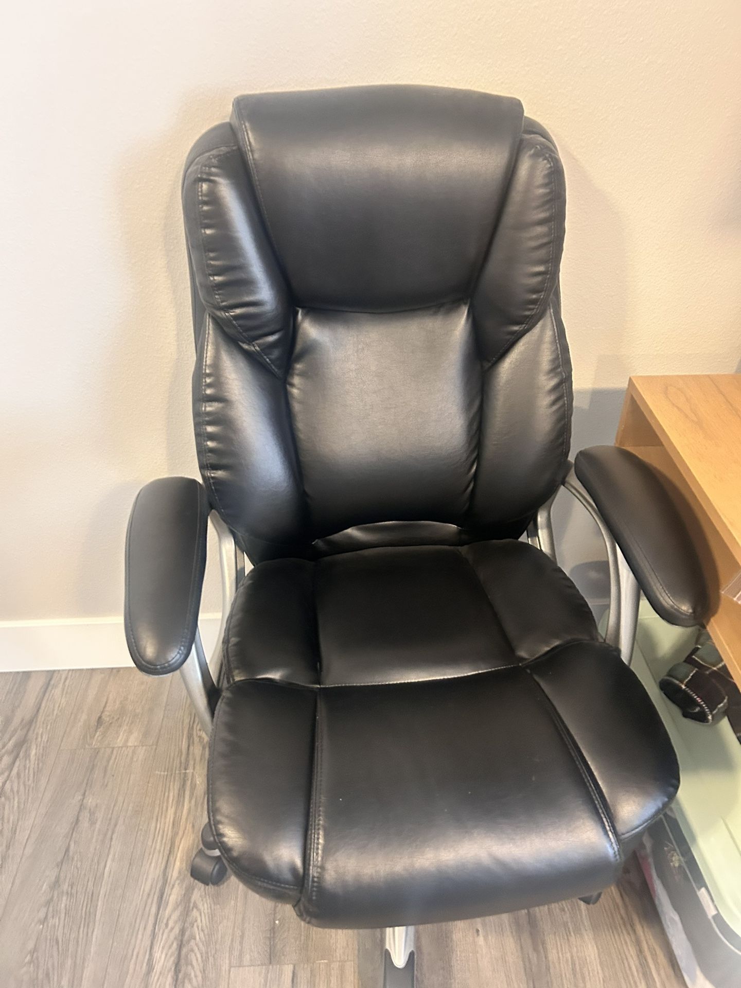 Black Chair And Desk