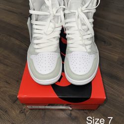 Size 7 Womens - Jordan 1 Retro High OG