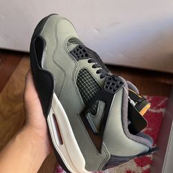 DS Undefeated x Jordan 4 Size 8M