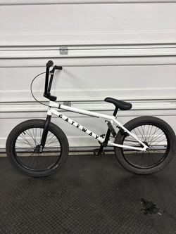 Cult Gateway BMX Bike