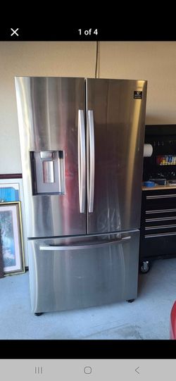 Samsung 28 cubit foot. 3 door with ice maker. 3 water filters included.  $150.00 value for the filters