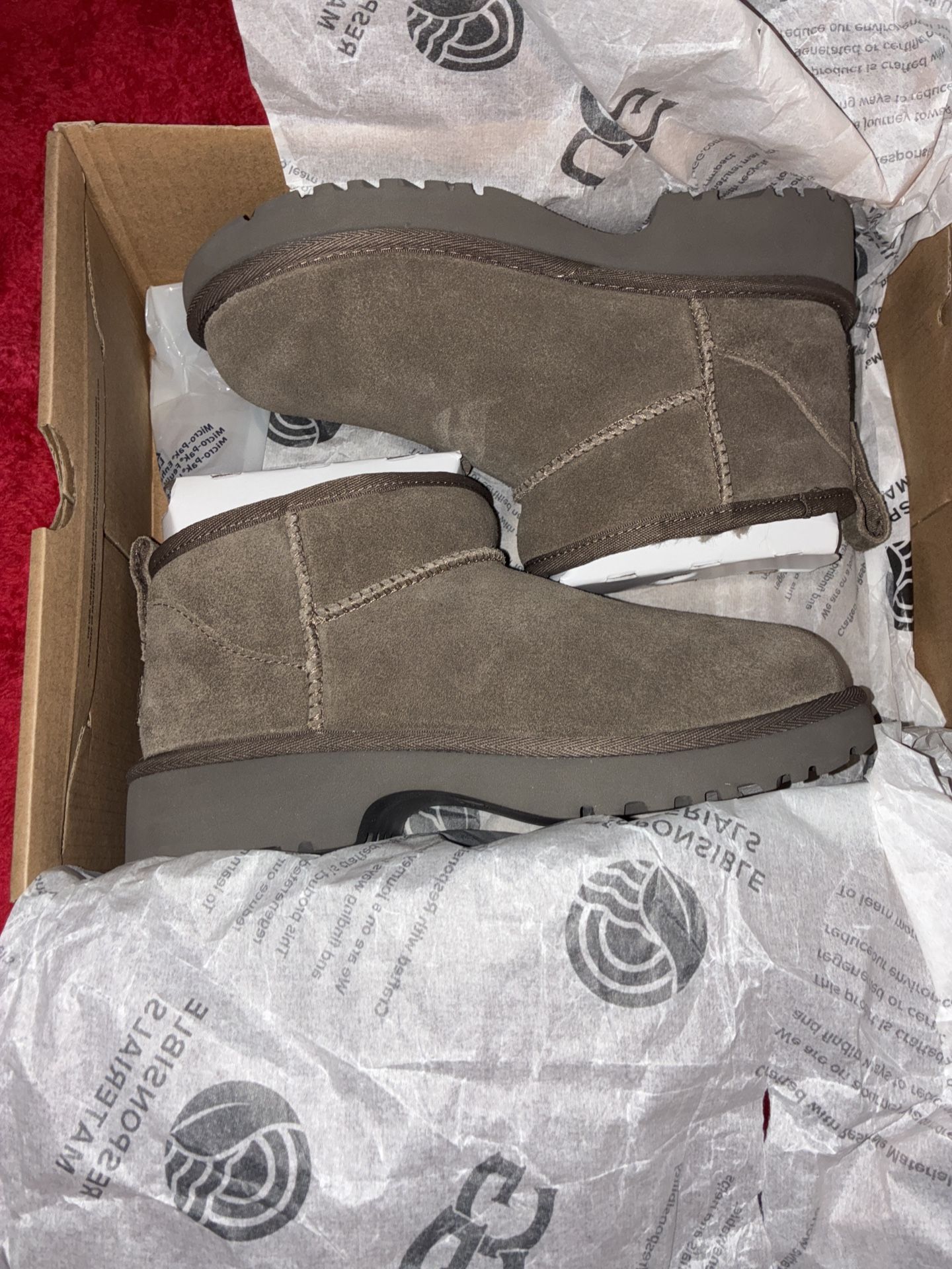 Girls Ugg Boots Size 5
