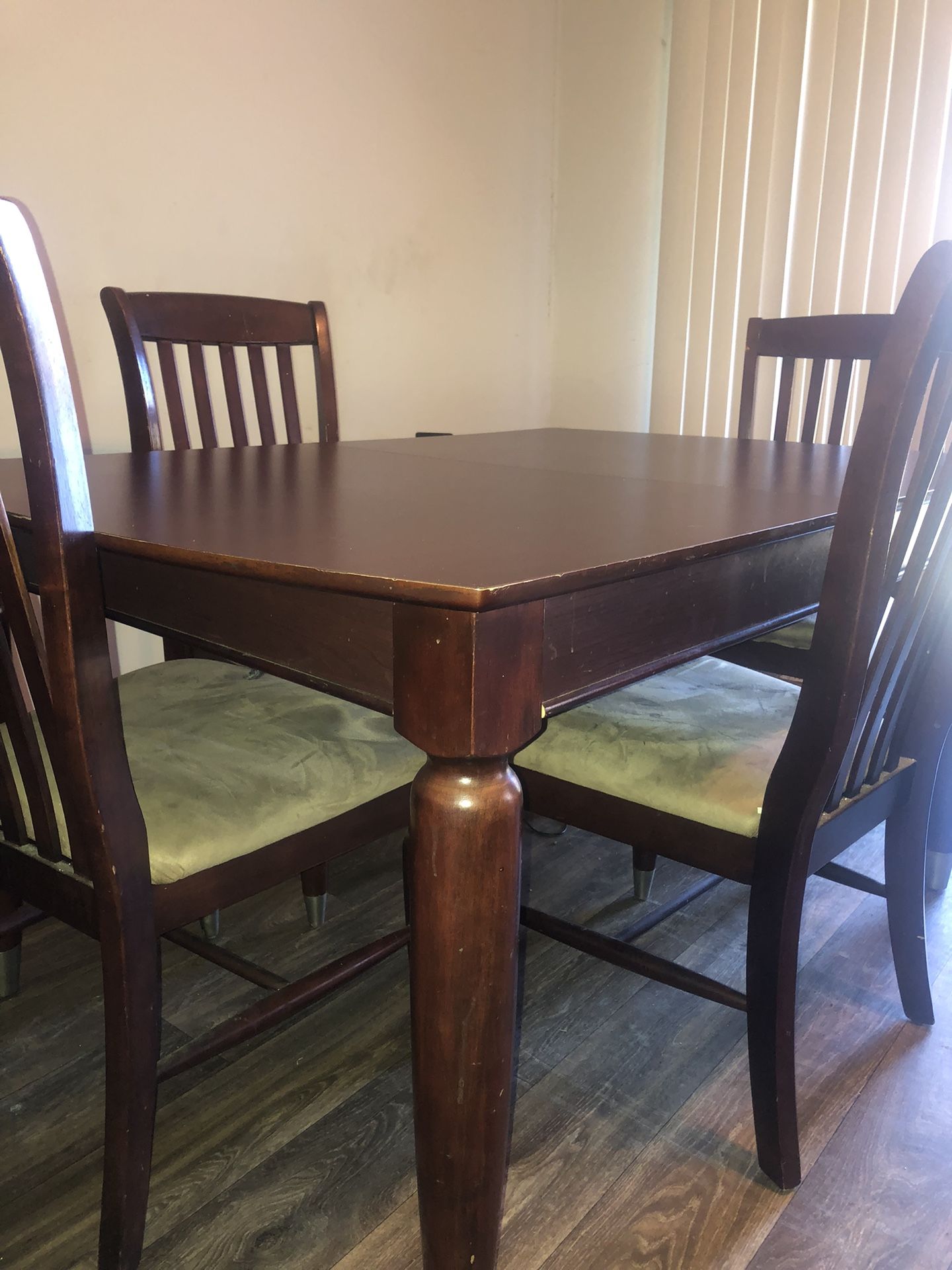 Oak 4-6 Person Table And Chairs