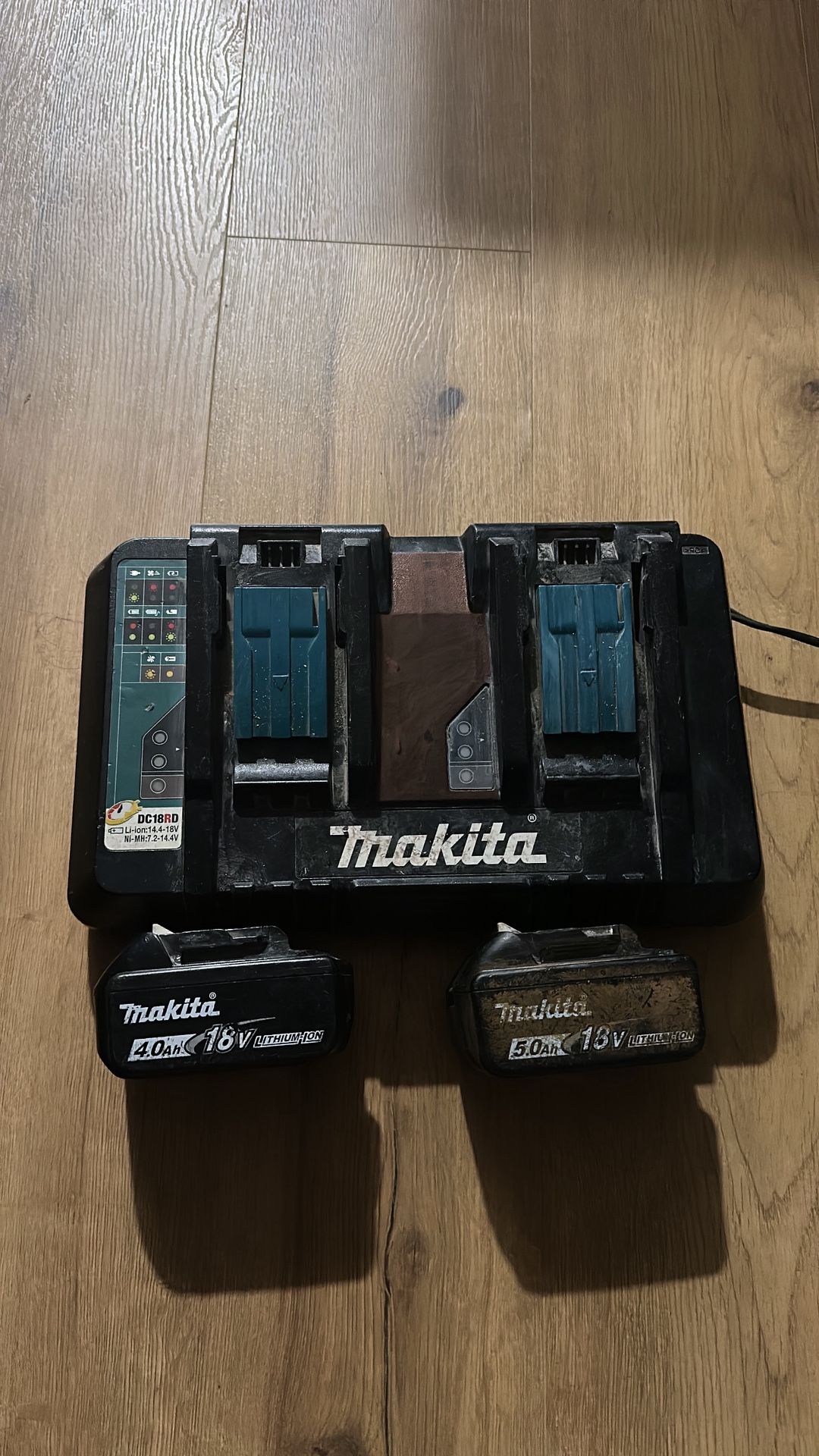 Marita Double Charger And Two Batteries 