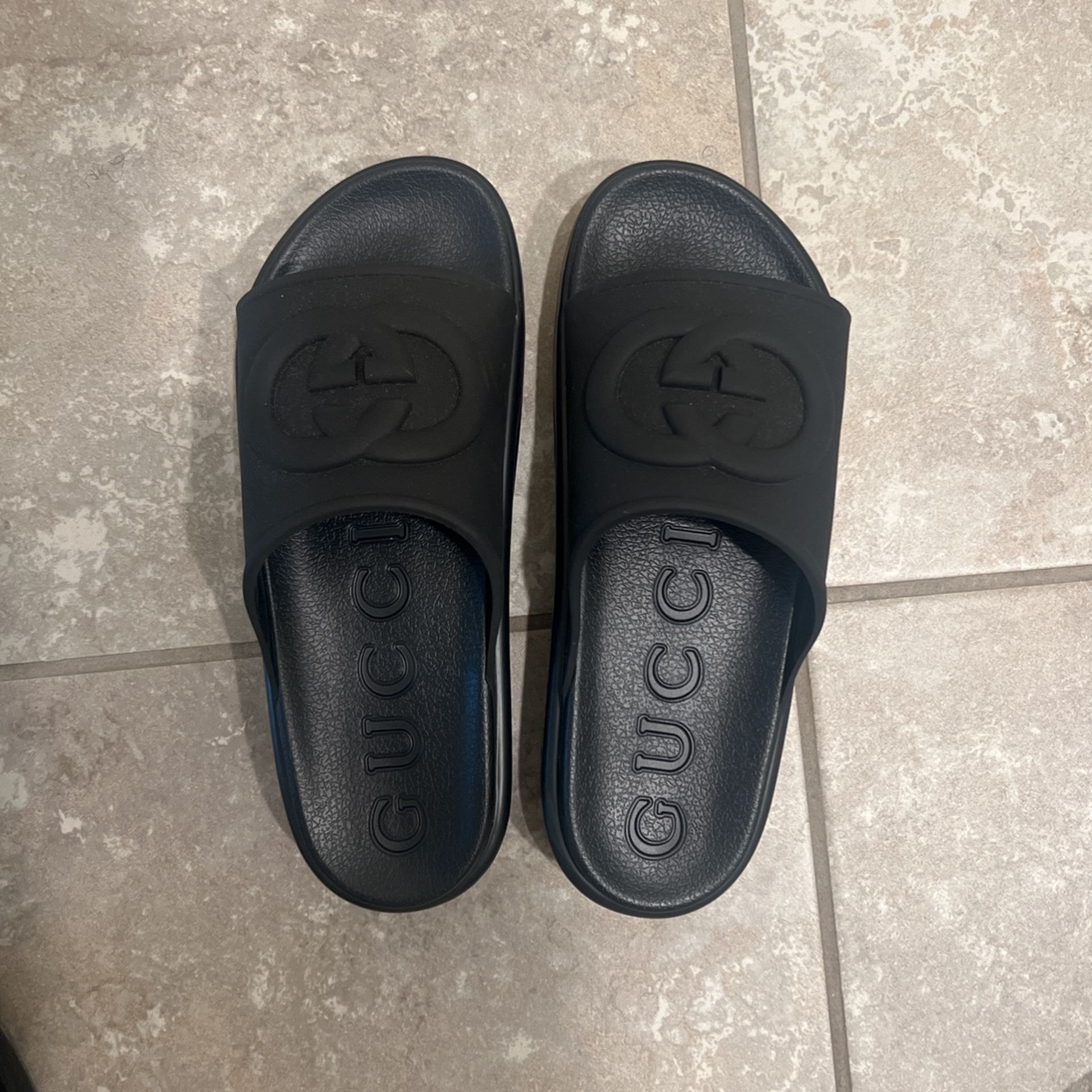 Interlocking G Gucci Slides Black