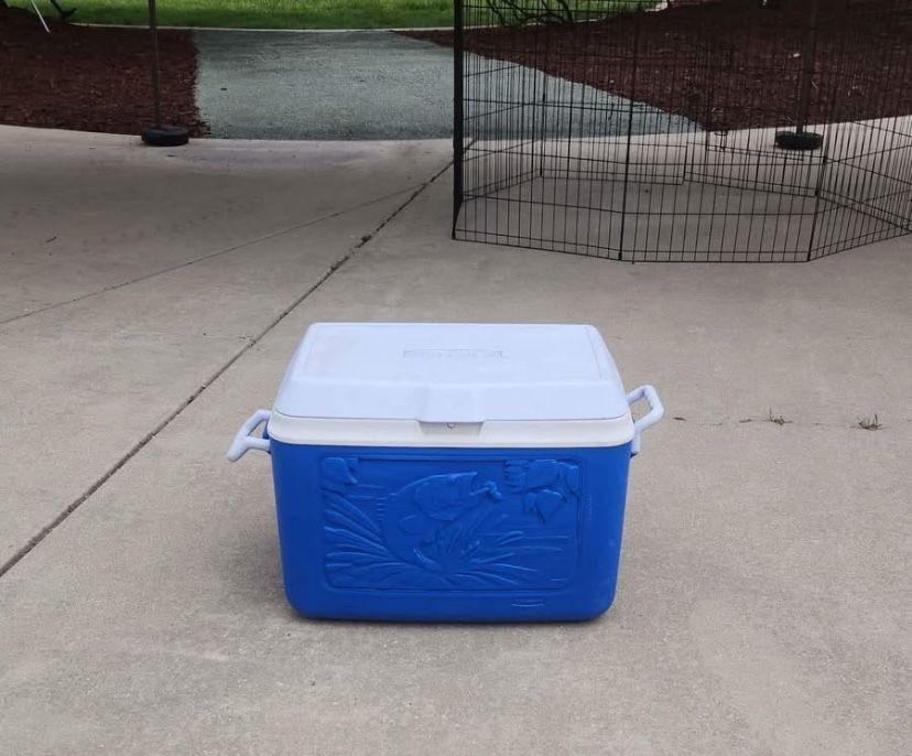 Vintage Rubbermaid Bass Cooler