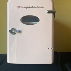 Mini Nevera, Solo Se Uso Una Vez ,color Rosa 