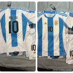 Kids Argentina 🇦🇷 🇦🇷🇦🇷🇦🇷Messi sizes para niños set Soccer copa América local 2024 2025 new visitante home away Jerseys size 24,26,28 for kids 