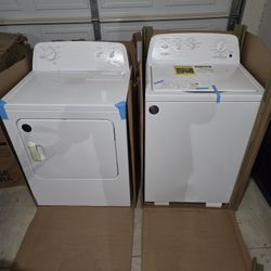 New Whirlpool Washer And Dryer Set 