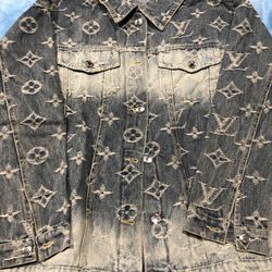 Jean Jacket.      S,m,L, 
