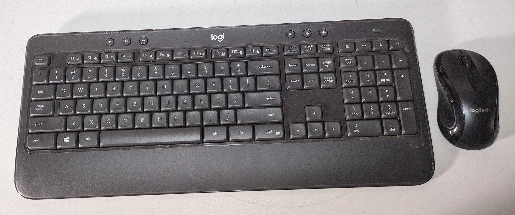 Logitech MK540 Advanced Wireless Keyboard and Mouse Combo