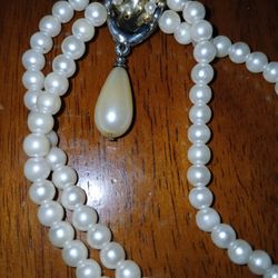 2 Strand Faux Pearl Necklace With Ornate Pendant 