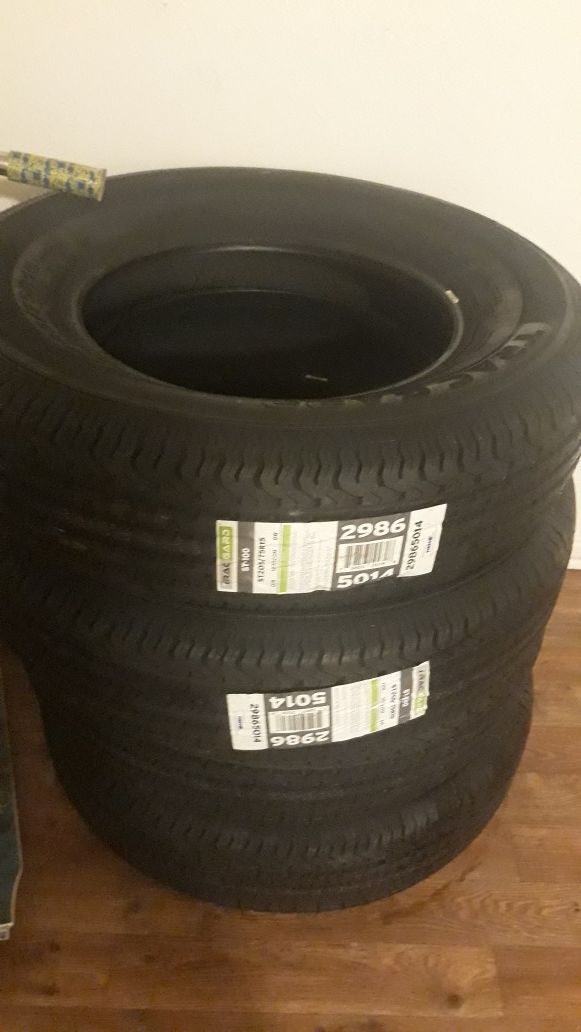 $220 , 4 NEW Tracgard trailer tires ST205 72R15