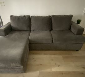 Gray Sectional and Sofa Chair Set / Seccional Gris y Sillón - Gently Used / Usado