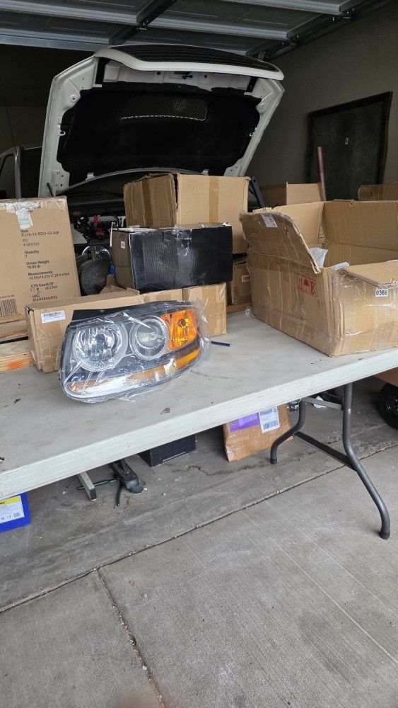Left Headlight Assembly Hyundai Santa Fe 2010-2012