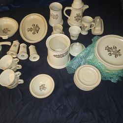 Pfaltzgraff Village Stoneware. 37 Pieces. Great Condition.