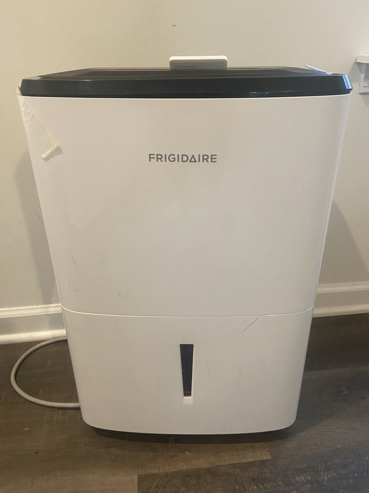 Frigidaire dehumidifier 50 Liters