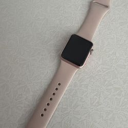 Apple Watch 1st Generation, No Details Includes Charger 